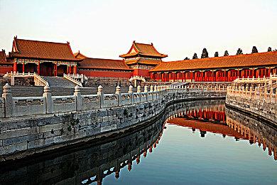 白金：《猎天使魔女3》开发顺利 粉丝们不用担心